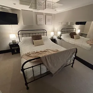 Private & Modern En-suite Town Centre Self Check-in Guest house Barnsley